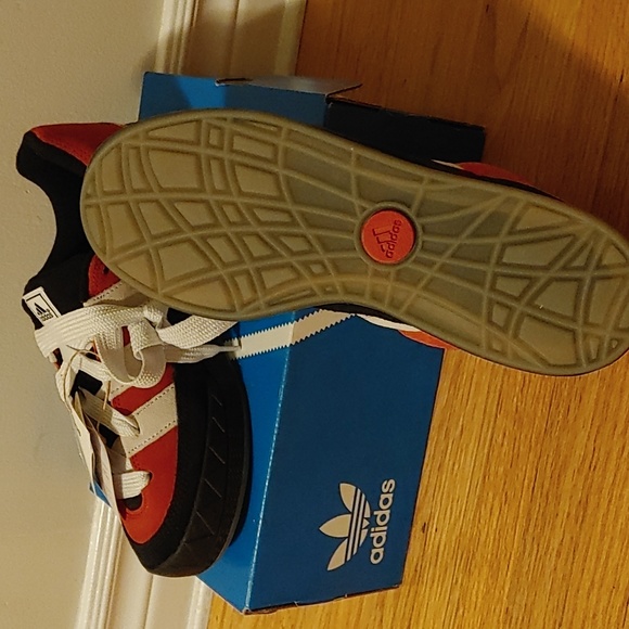 Adidas shoes - Picture 4 of 4